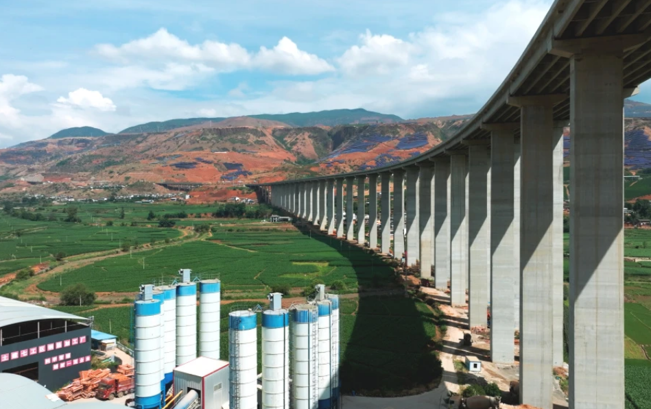 宾鹤高速通车 丽江至昆明缩短50公里 4.png