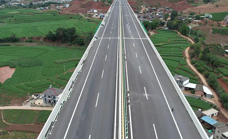 宾鹤高速通车 丽江至昆明缩短50公里 6.jpg