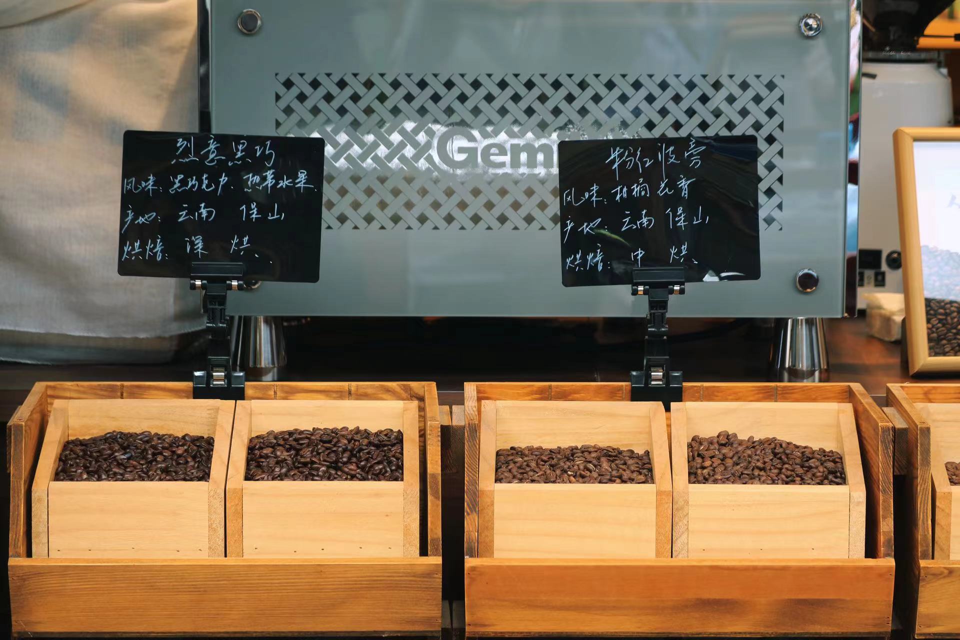 白沙古镇咖啡业态蓬勃发展 成为游客体验丽江慢生活的新宠 (12).jpg