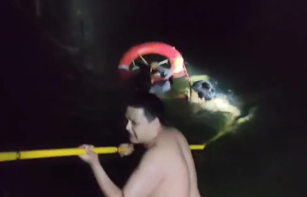 惊险！一男子凌晨跳入清溪水库 幸好…….png