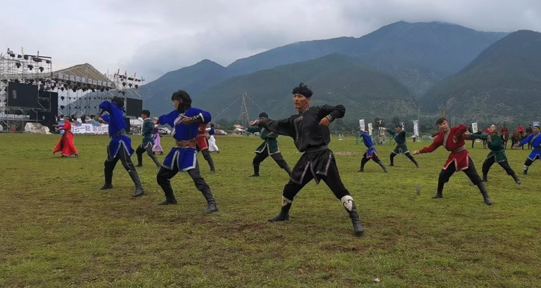 丽江雪山 Online 嘉年华与大型马术实景剧《革嚢渡》在丽江猎鹰景区盛大发布 (5).png