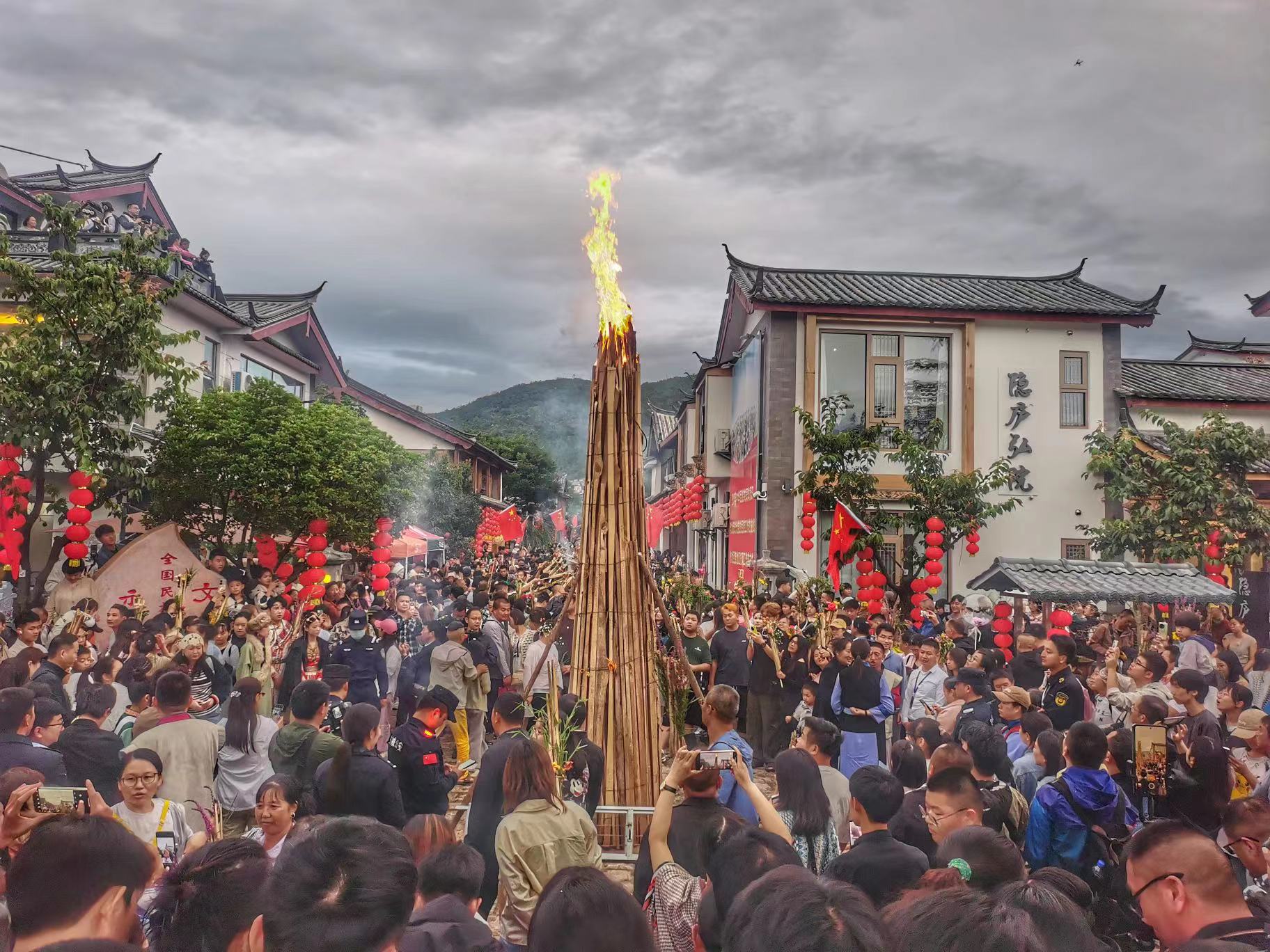 狂欢不息，火舞纳西！丽江古城年度最“燃“时刻！ (6).jpg