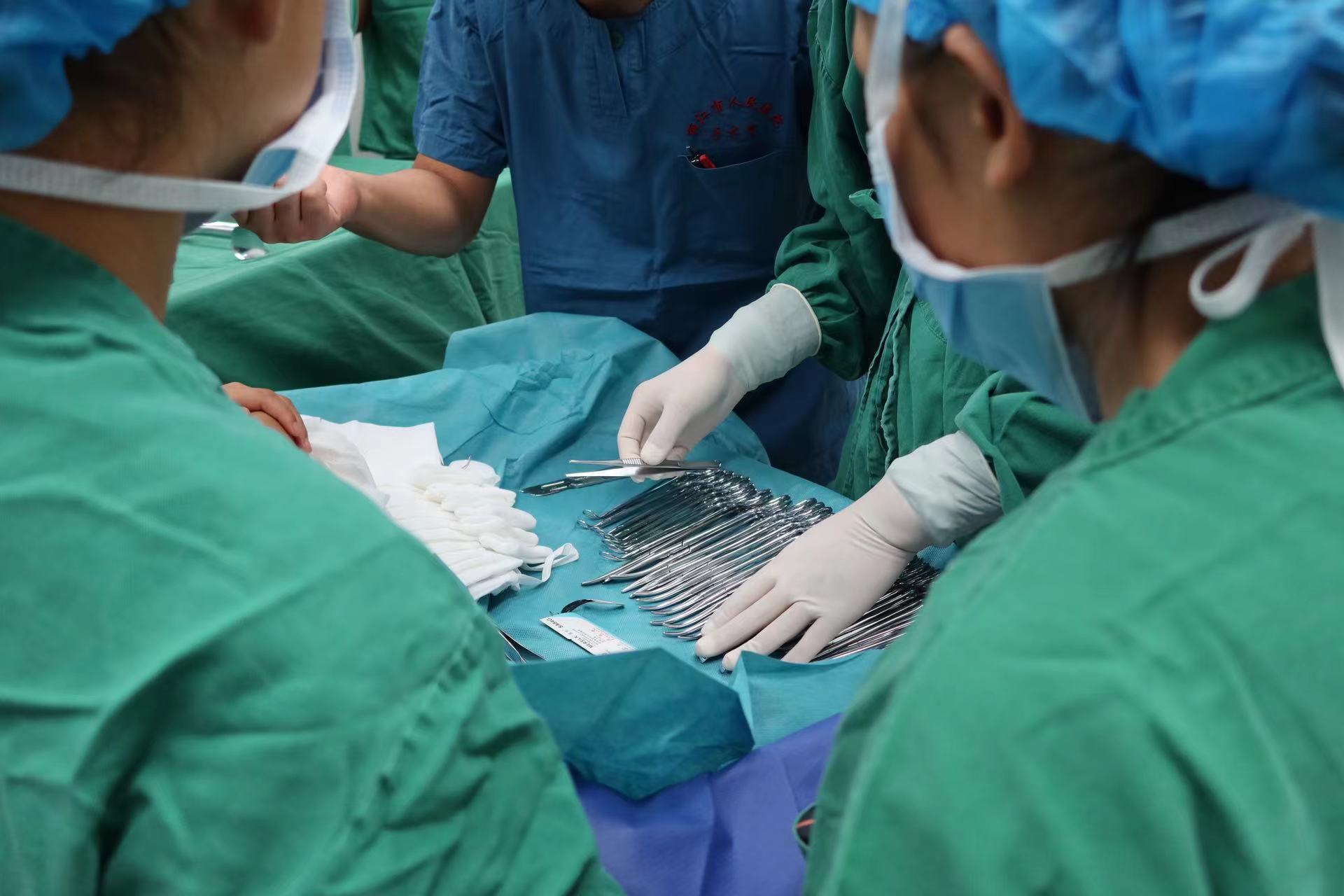 丽江萌娃变身“小小医生”  在市医院解锁职业初体验 (4).jpg