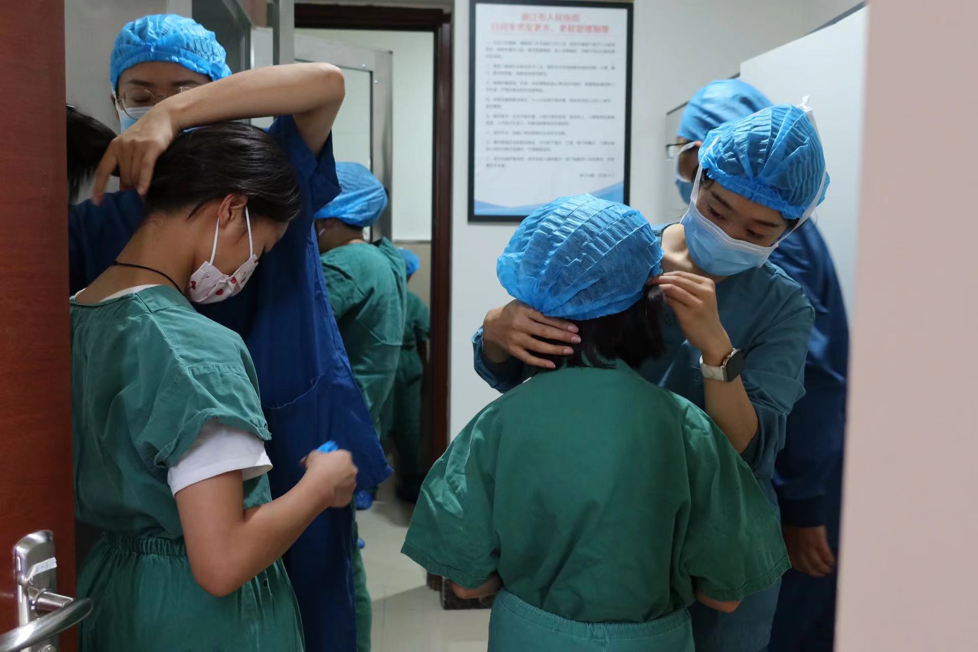 丽江萌娃变身“小小医生”  在市医院解锁职业初体验 (11).jpg