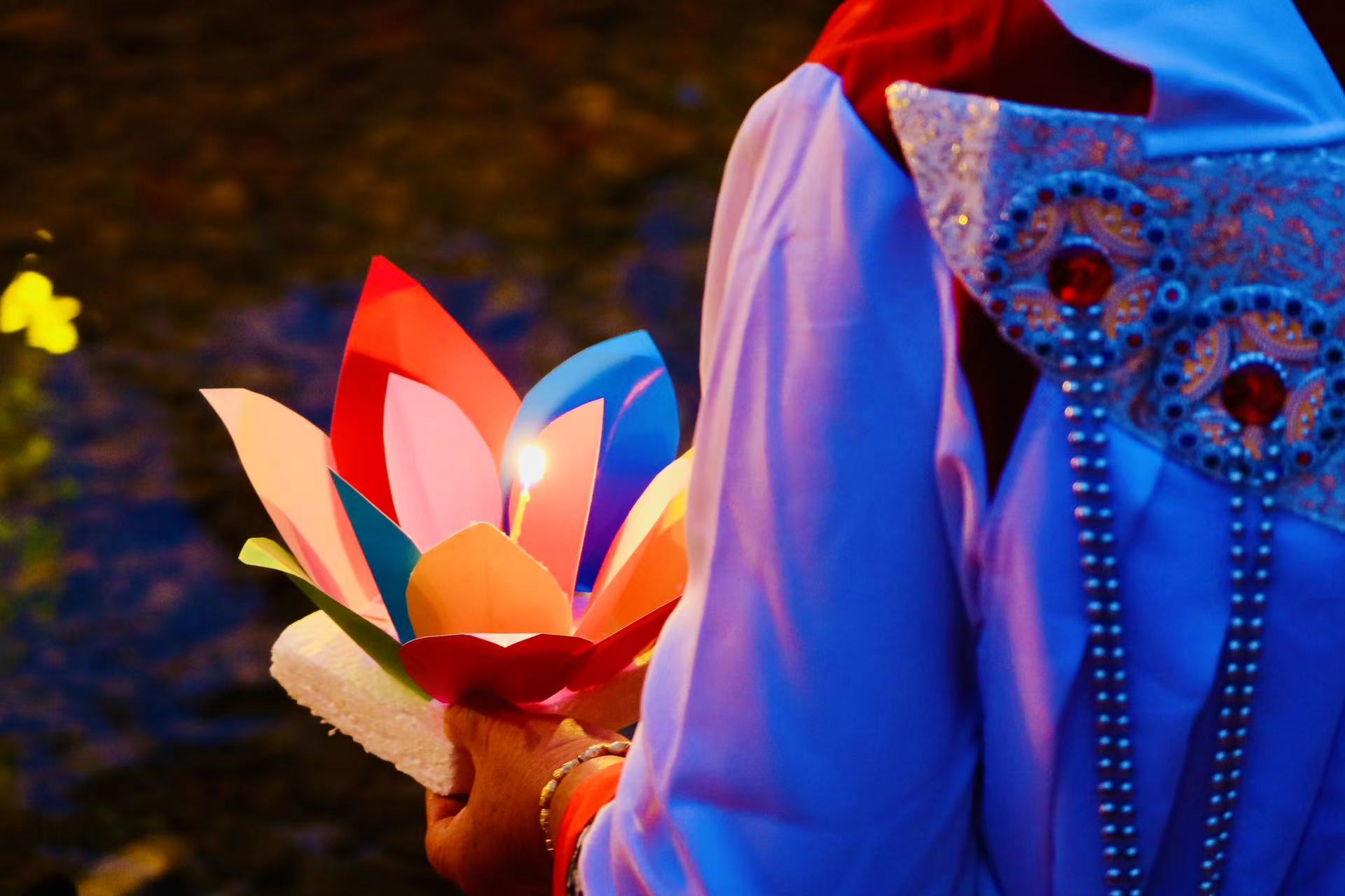 丽江古城中元夜，千盏河灯寄相思 (5).jpg