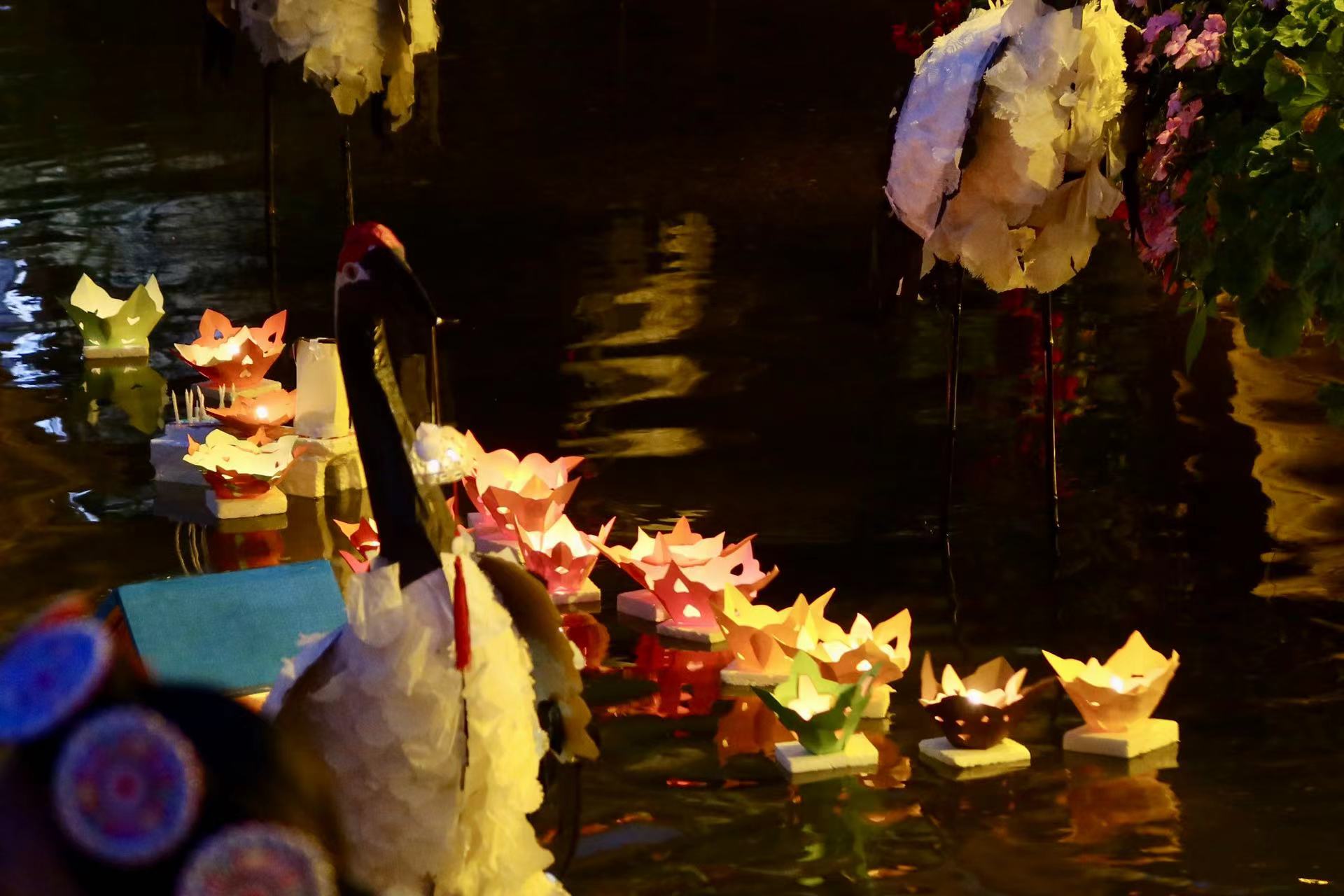 丽江古城中元夜，千盏河灯寄相思 (4).jpg