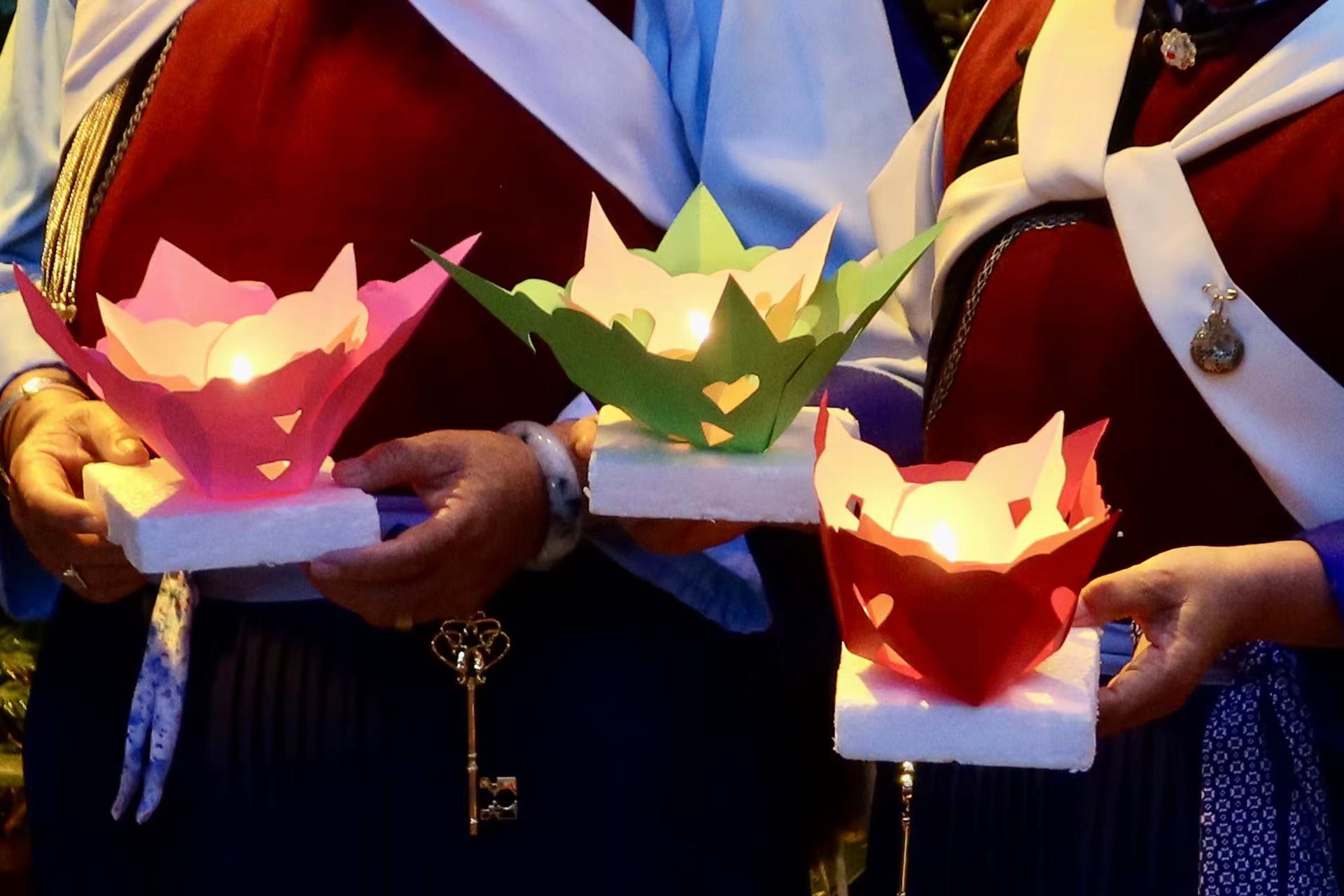 丽江古城中元夜，千盏河灯寄相思 (1).jpg