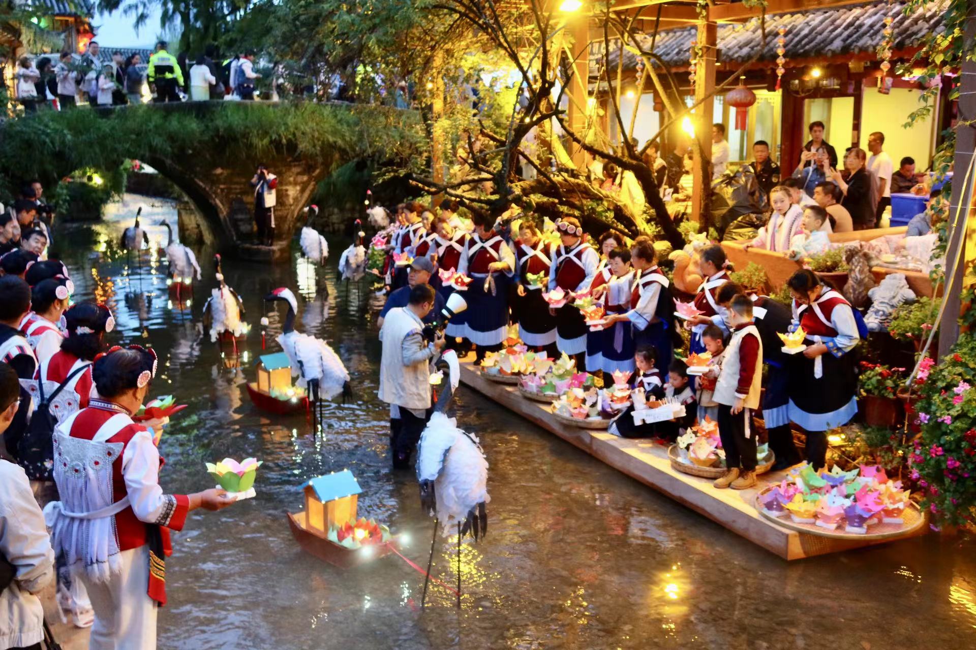 丽江古城中元夜，千盏河灯寄相思 (8).jpg