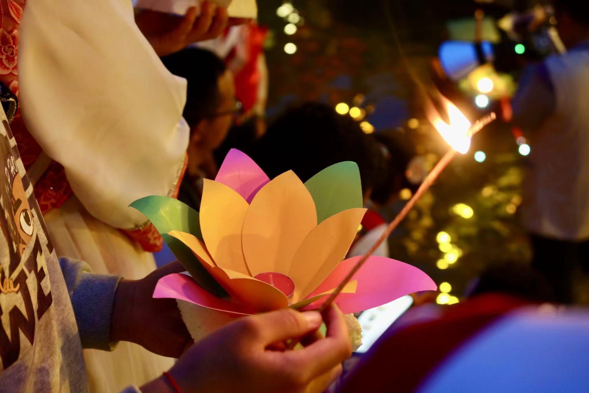 丽江古城中元夜，千盏河灯寄相思 (3).jpg