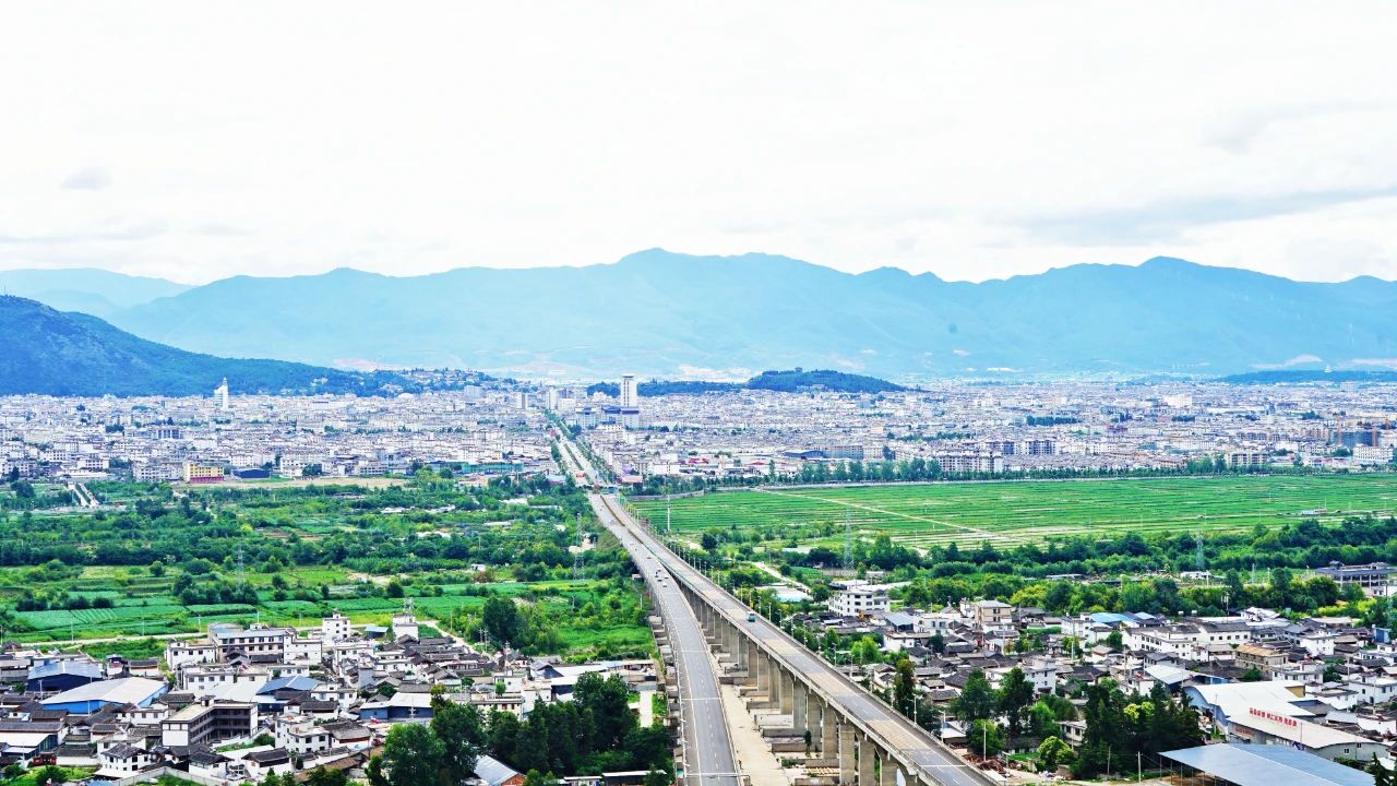 丽江经济运行“半年报”出炉 生产总值增长6.5%1.jpg