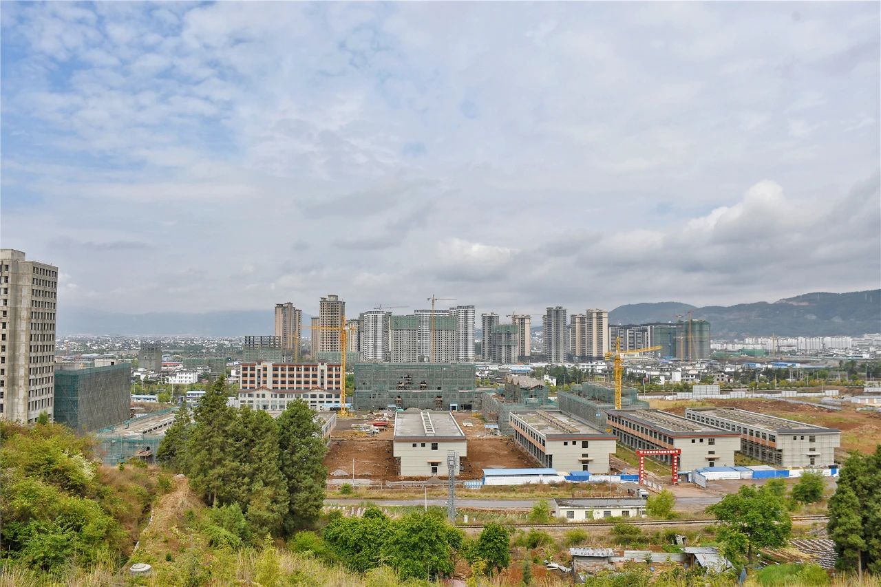 丽江经济运行“半年报”出炉 生产总值增长6.5%6.jpg