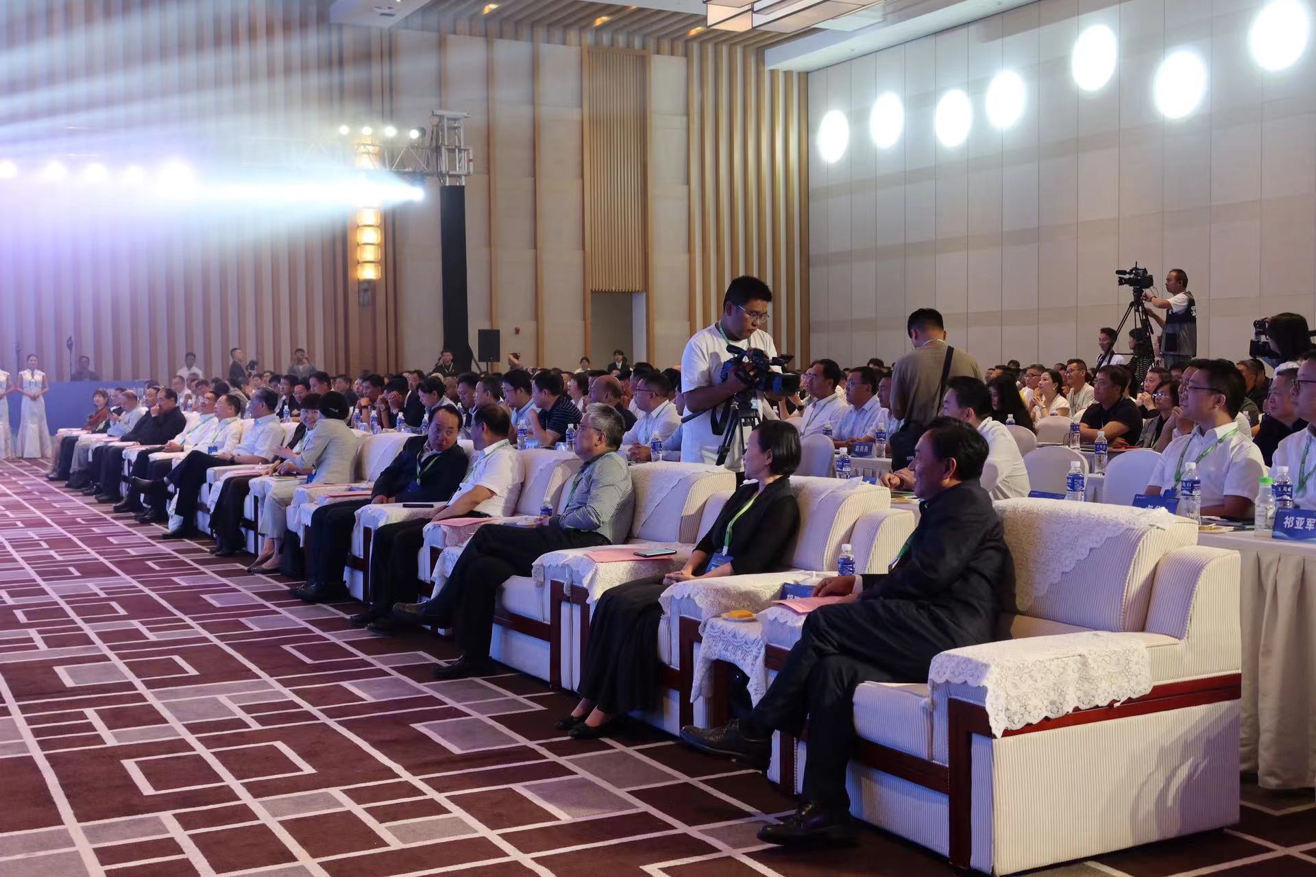 丽果出圈  第九届中国果业品牌大会在丽江开幕 (3).jpg