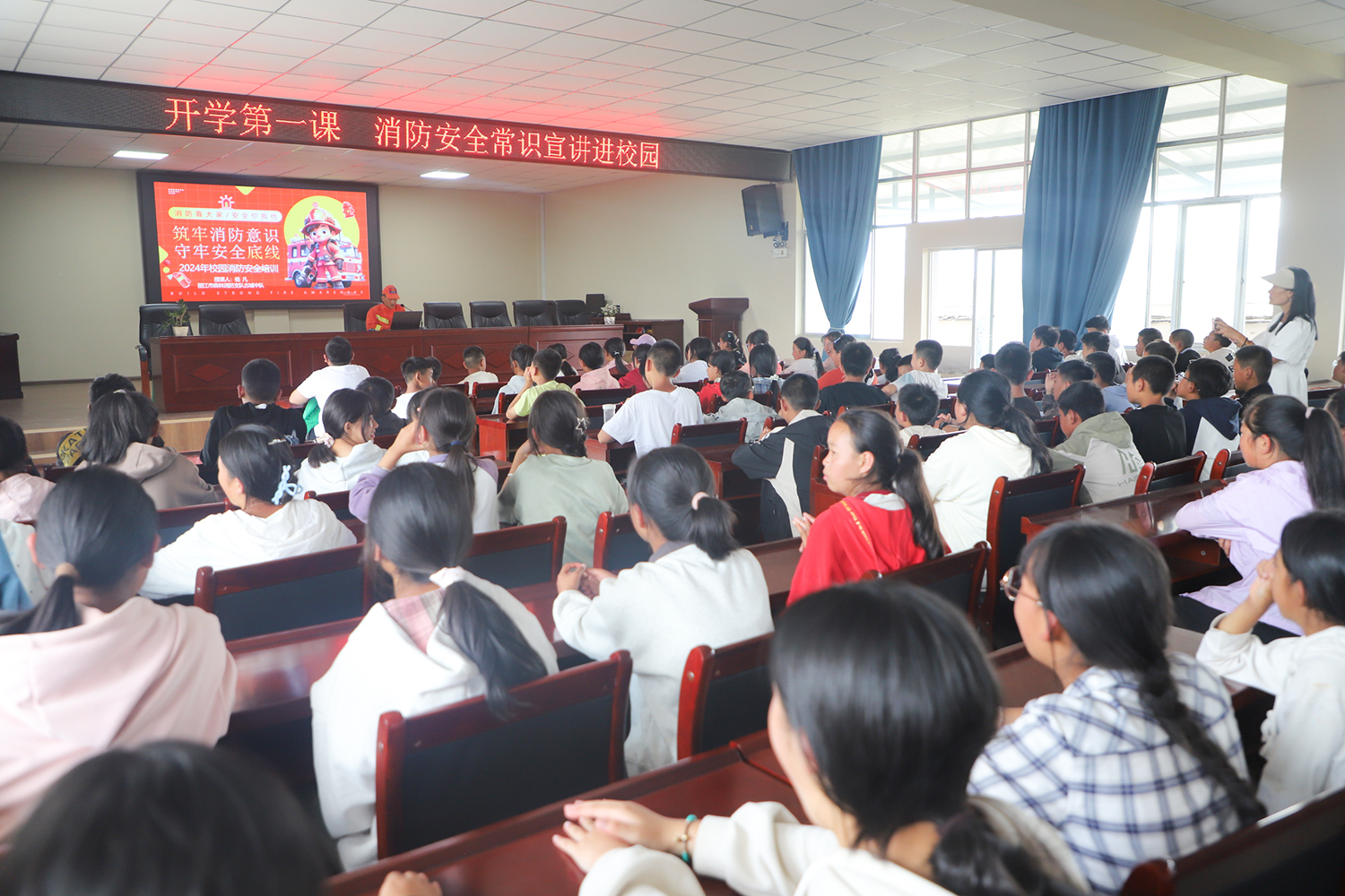 2讲授消防安全知识.JPG