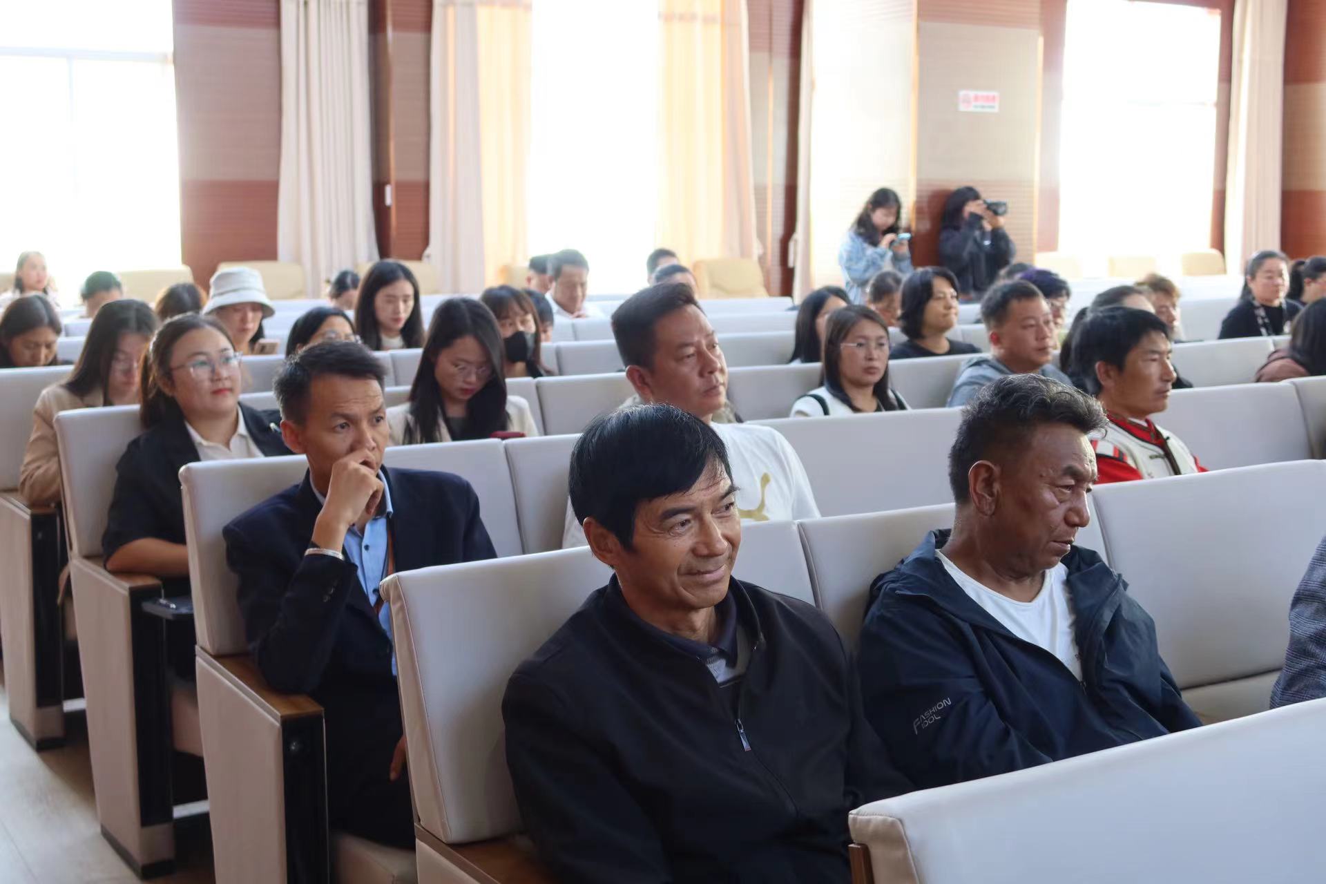 铸牢中华民族共同体意识  丽江文旅骨干掀起学习热潮 (4).jpg