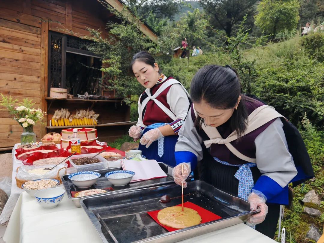 玉龙雪山景区开展“我们的节日·中秋”系列主题活动02.jpg