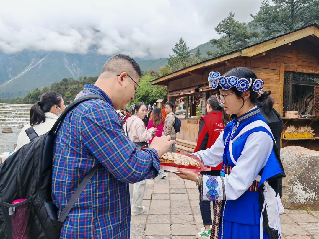 玉龙雪山景区开展“我们的节日·中秋”系列主题活动05.jpg