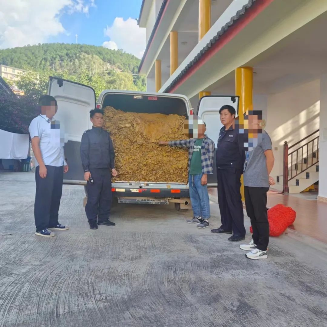 丽江宁蒗警方查获一起非法运输初烤烟叶案.jpg