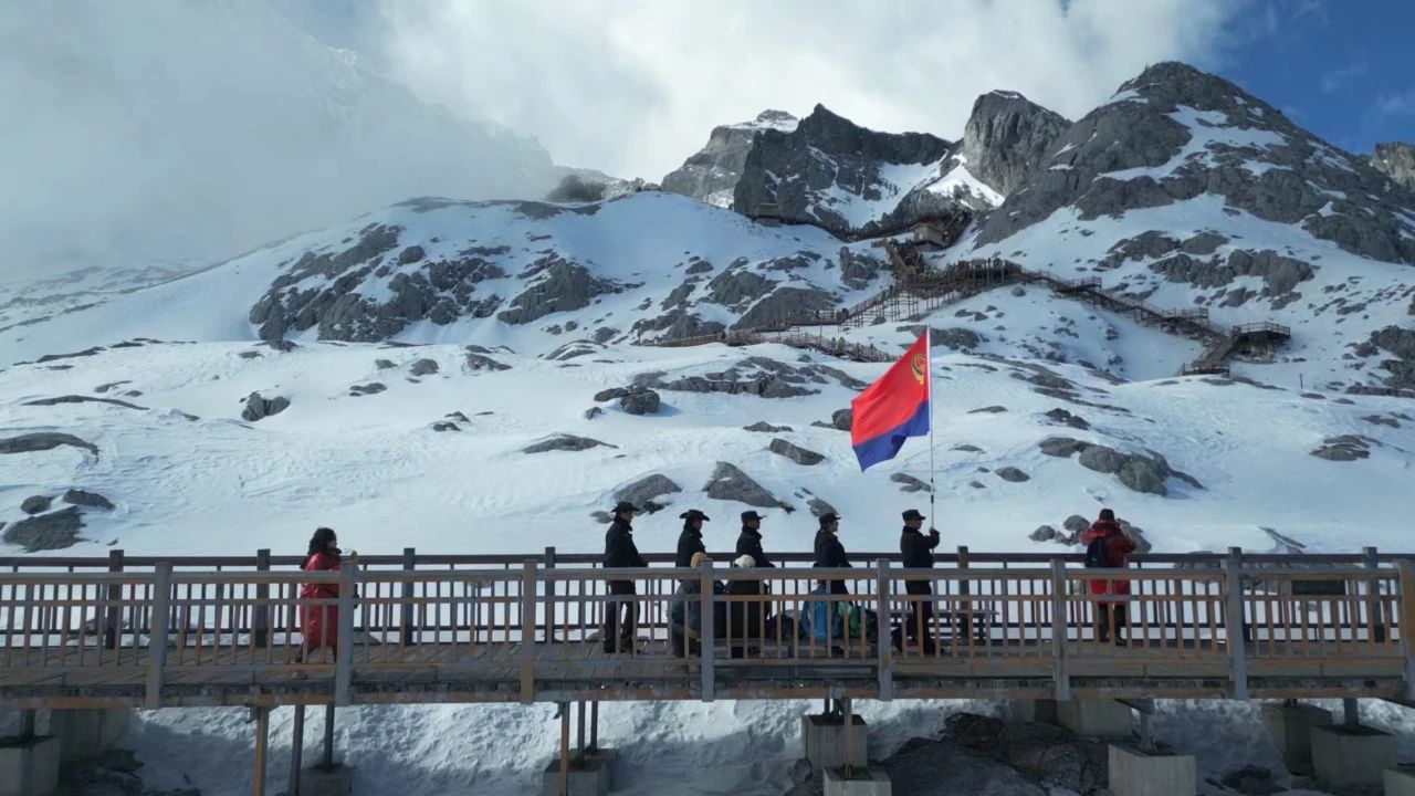 “温馨、移动、高原、快调”丽江警方打造玉龙雪山旅游警务新标杆01.jpg