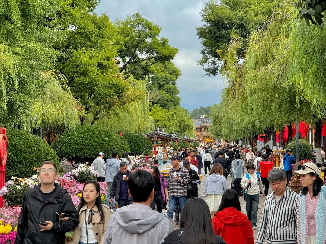 153.9万人次！丽江古城国庆假期旅游接待圆满收官01.jpg