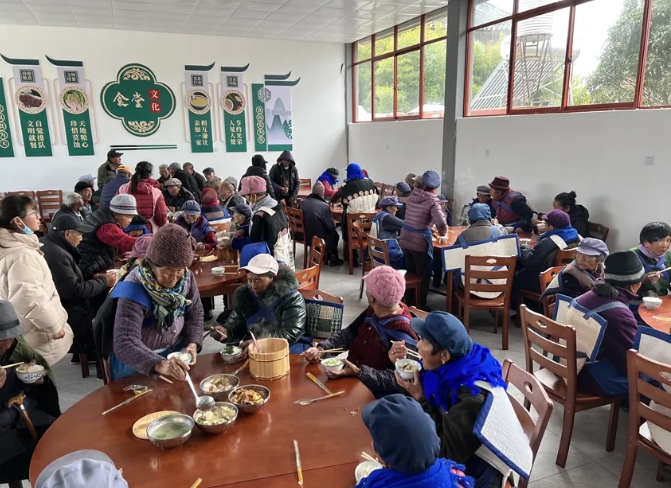 丽江一地将新建养老服务中心  打造家门口养老“幸福圈” (2).png