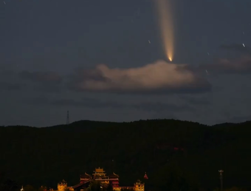 六万年一遇！在丽江上空有人拍到了！ (1).png