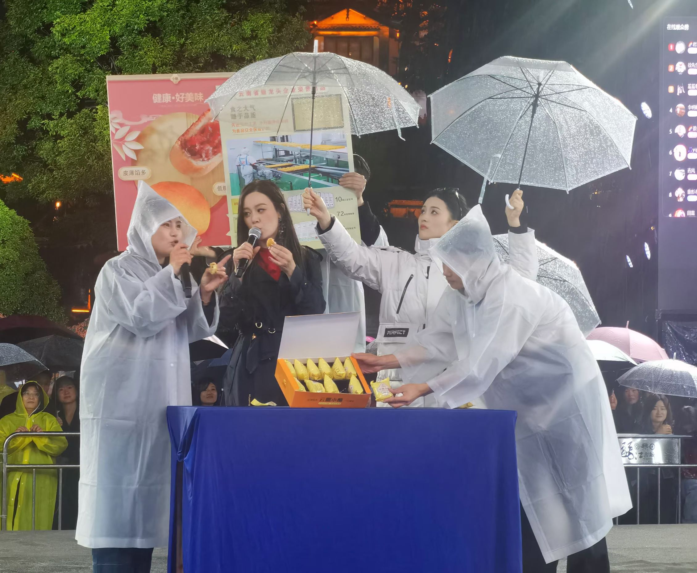 千万粉丝女歌手唐艺在丽江古城激情开唱 并将丽江好物推向全国4.jpg