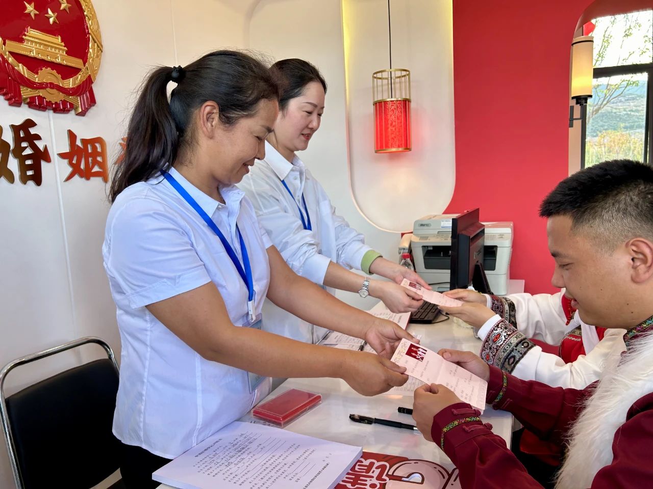 丽江市首个公园式婚姻登记处在玉龙县启用2.jpg