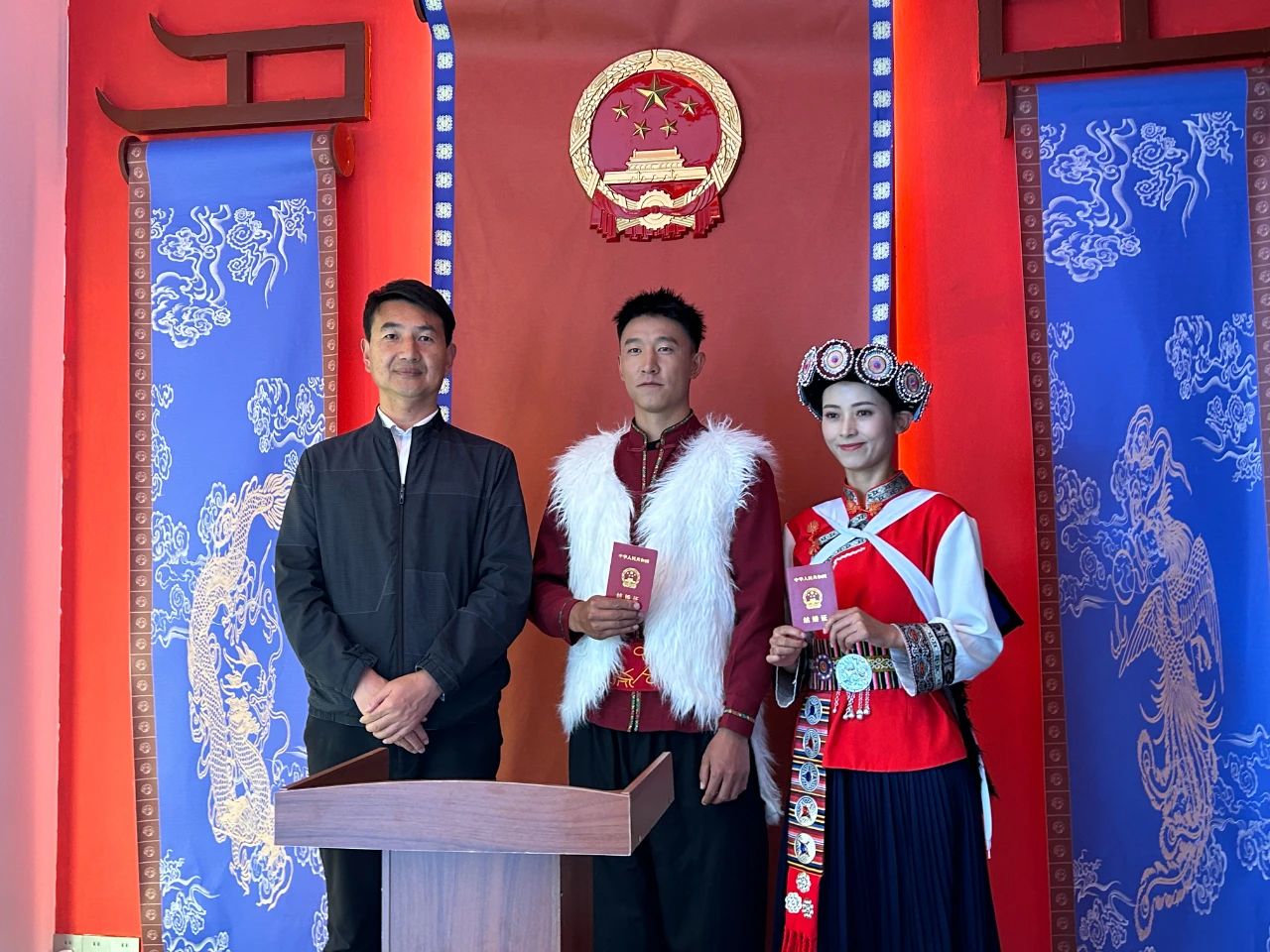 丽江市首个公园式婚姻登记处在玉龙县启用3.jpg