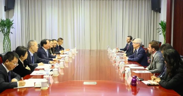 库克访华行程满满，能否拉动iPhone 16在华销量？.jpg