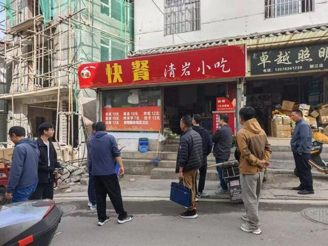 金甲社区深入开展“两违”整治工作 对3处“两违”进行整改3.jpg