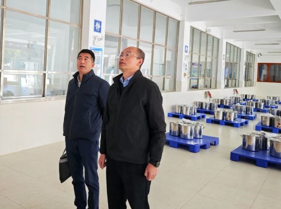 杨澄深入古城区福慧学校调研校园食品安全工作 (1).png