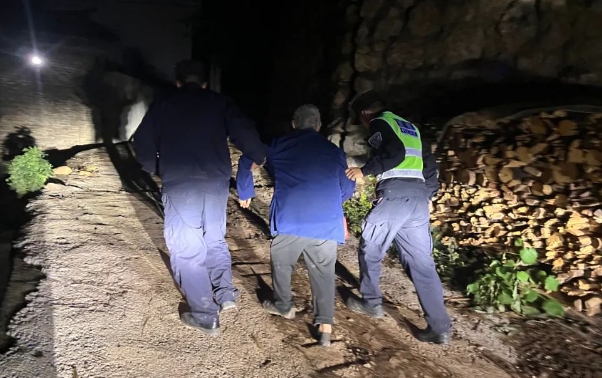 丽江警方温情相助，迷路老人安全回家.png