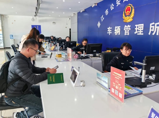 丽江严打非法中介 净化车驾管服务环境 (1).png