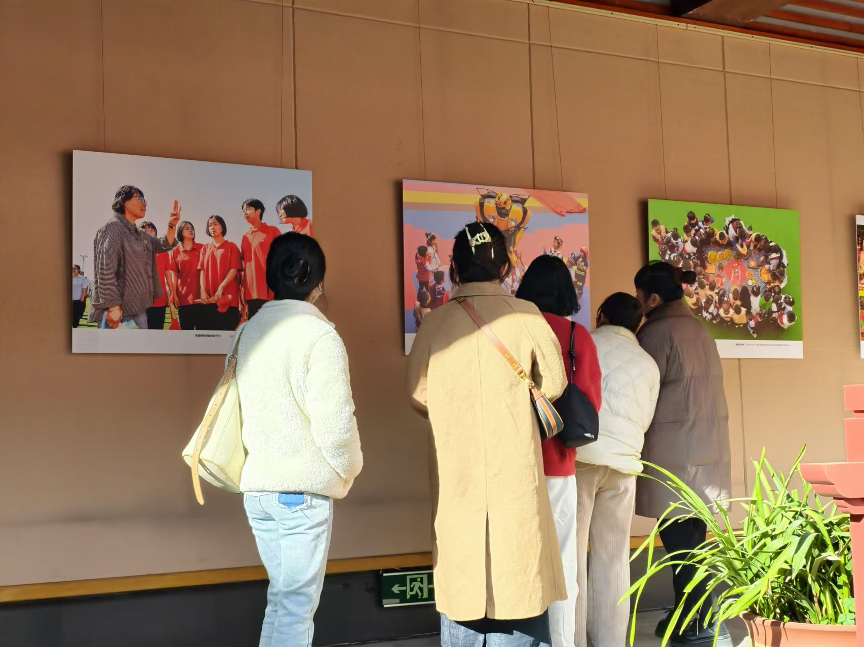 镜见丽江 赵庆祖新闻摄影作品展聚焦丽江风采与变迁 (5).jpg