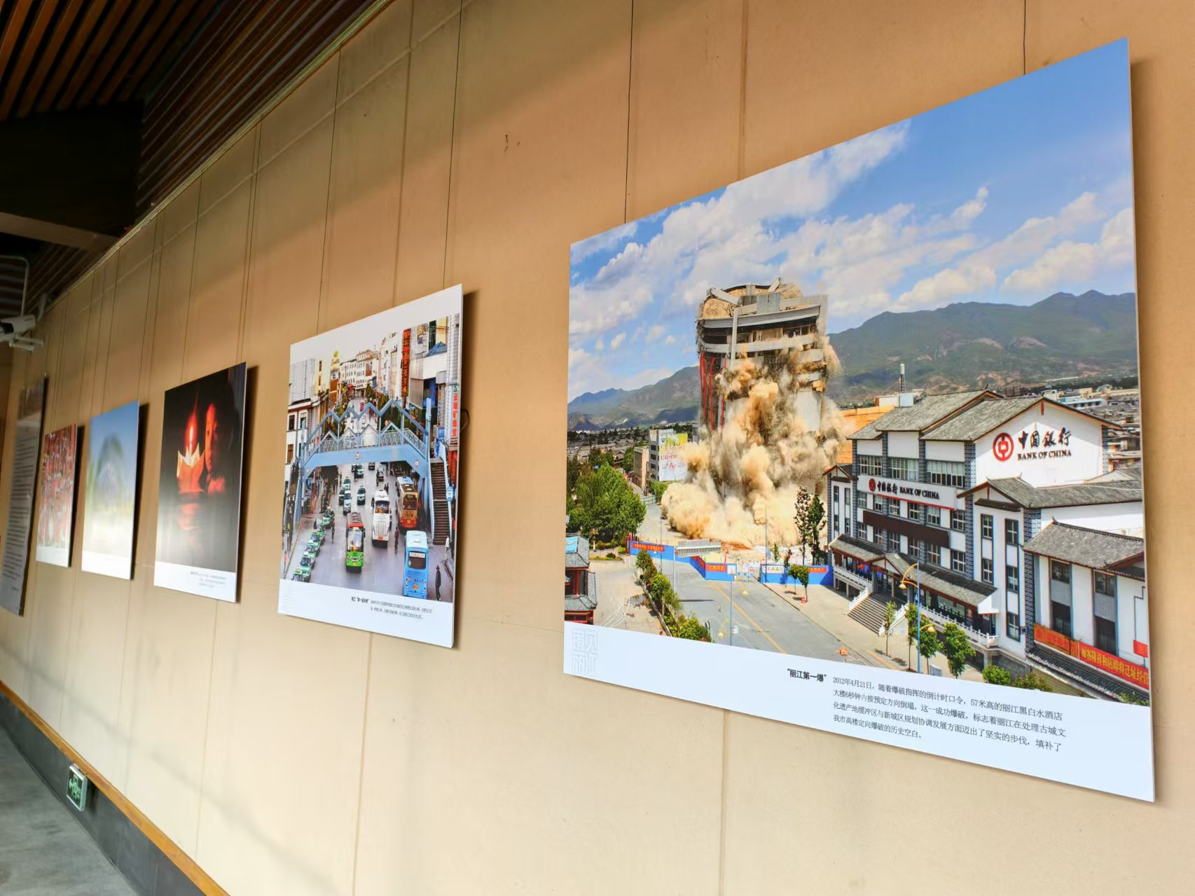 镜见丽江 赵庆祖新闻摄影作品展聚焦丽江风采与变迁 (3).jpg