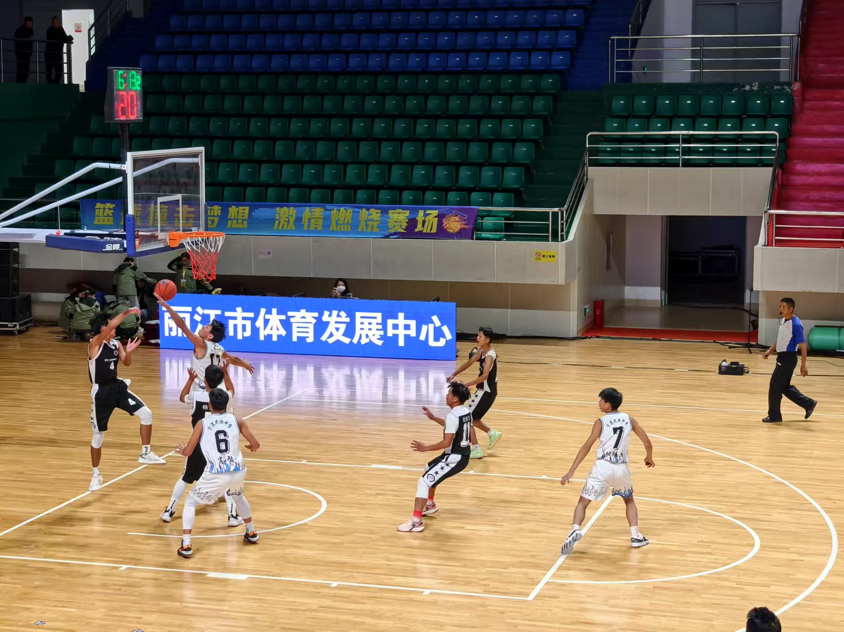 2024年丽江市首届青少年校园篮球联赛圆满闭幕 宁蒗县民族中学夺得高中男子组冠军 (4).jpg