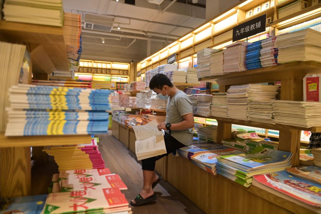 征订教辅就看哪本回扣多，教辅缘何变“教腐”？1.jpg