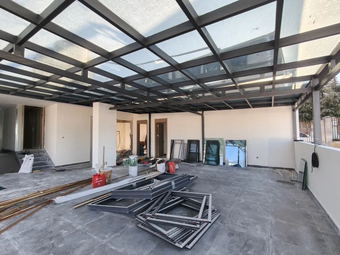 寨鑫社区金甲路附近的一处自建房超高违建，拆！ (1).jpg