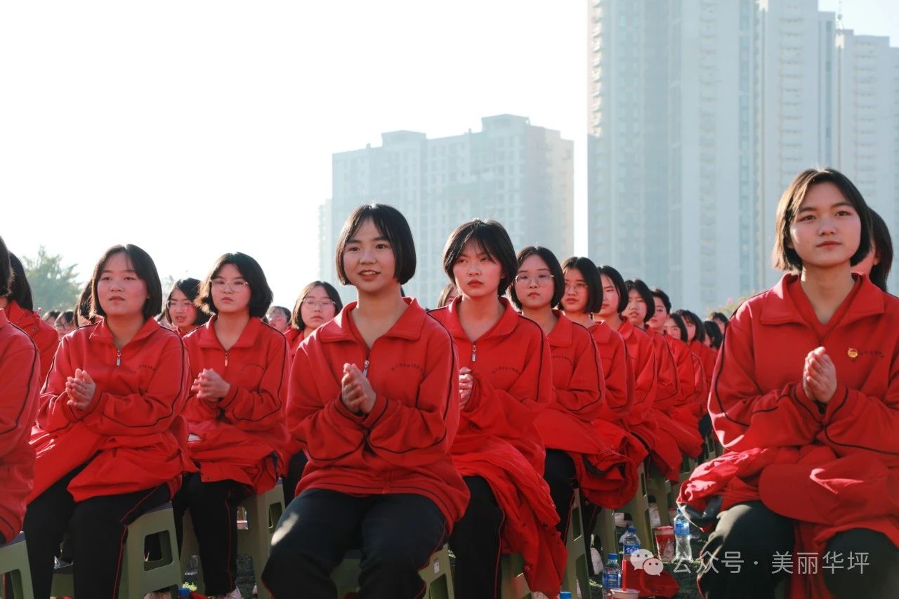唱红歌 燃初心 华坪女高举行“永远跟党走”歌曲合唱比赛4.jpg