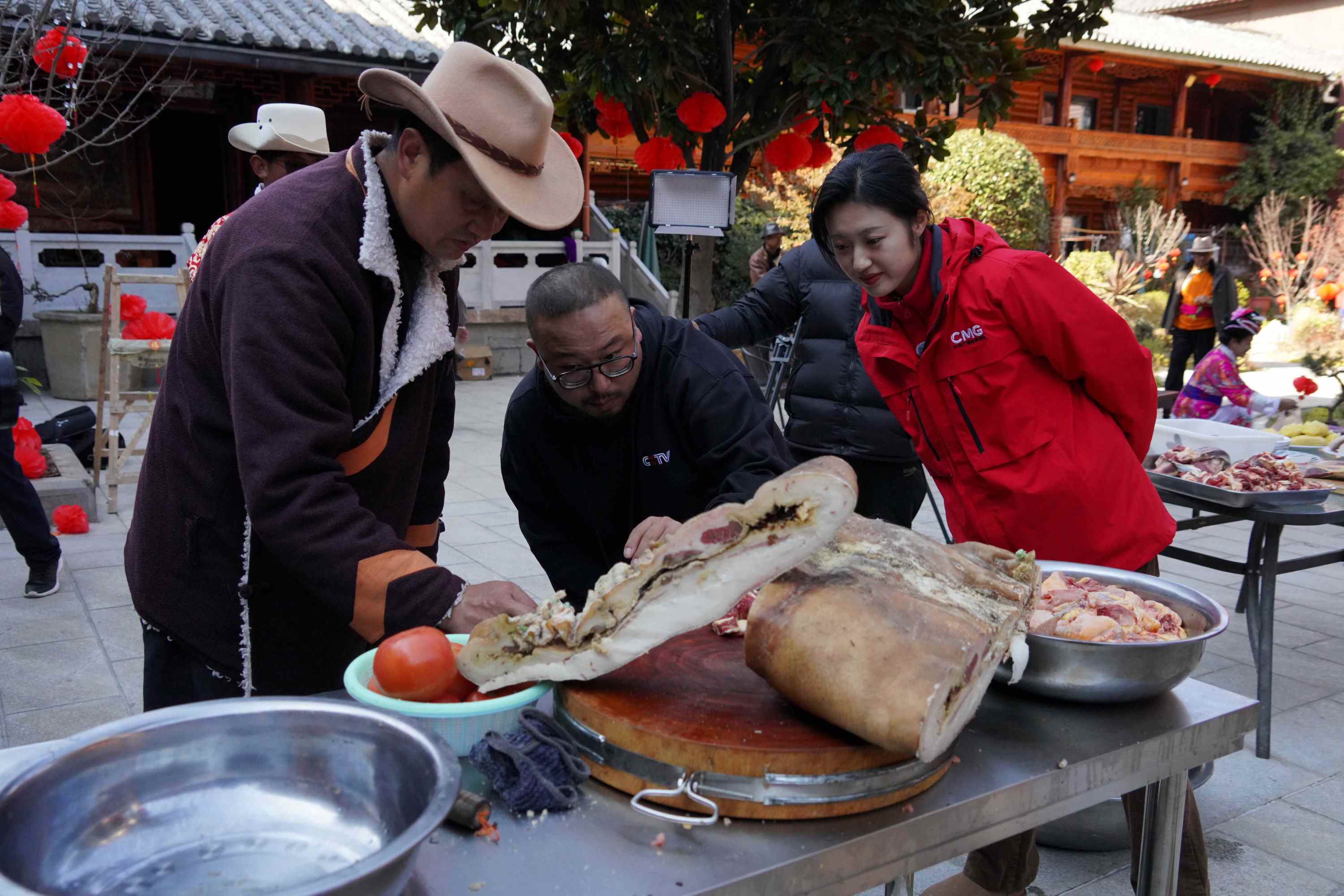“云”瞰“村晚”｜舍不得的丽江·宁蒗泸沽湖2025年“村晚”快要开始啦！ (1).jpg