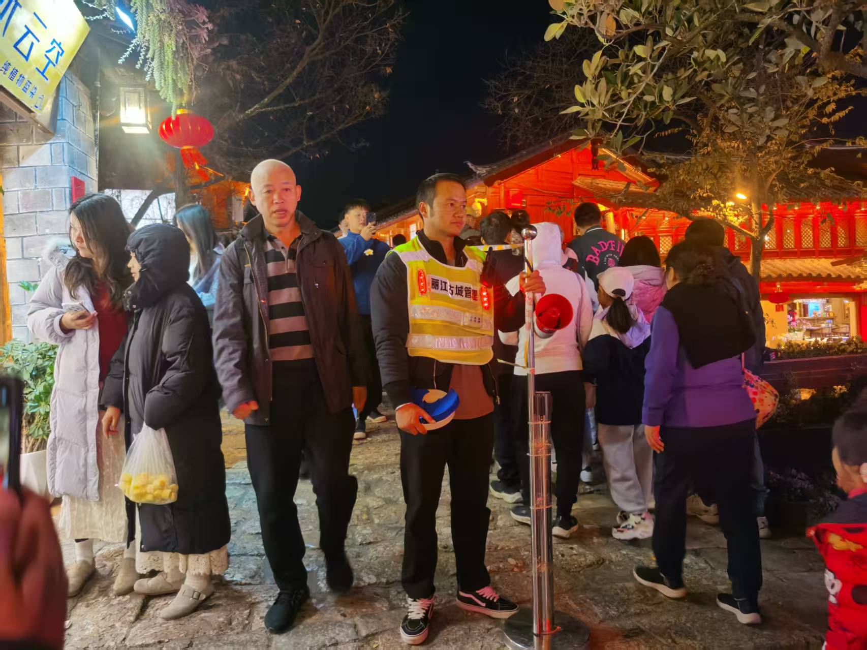 丽江古城景区开展2025年春节旅游高峰期应急疏导演练4.jpg