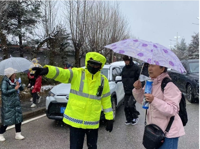 雪落无声，守护有形，玉龙雪山派出所暖心坚守5.png