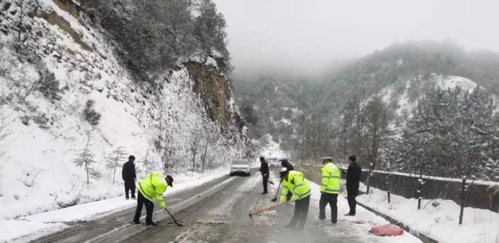 宁蒗县启动应急预案 防范应对低温雨雪天气2.jpg