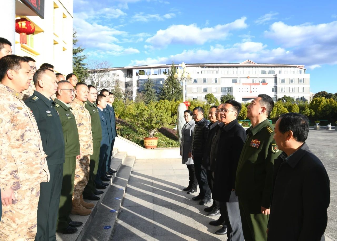 市四套班子领导开展春节走访慰问活动 (3).jpg