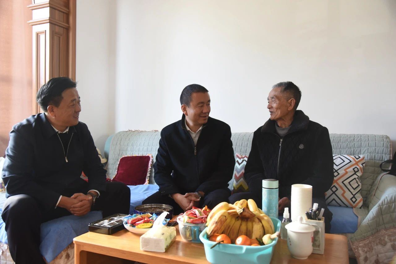 市四套班子领导开展春节走访慰问活动 (5).jpg