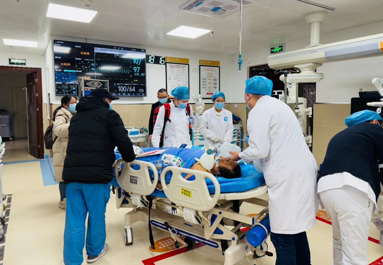 除夕夜，他们在 “医”线坚守！4.jpg