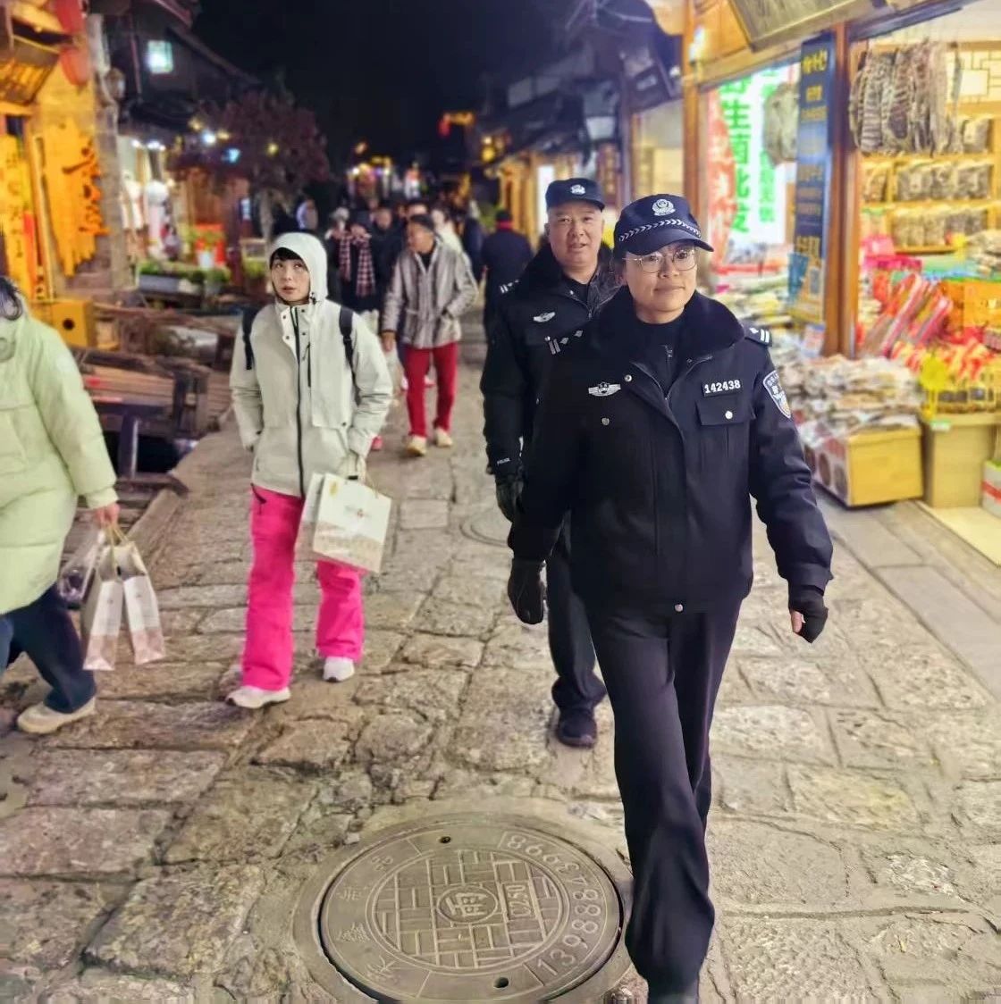丽江警方为平安新春保驾护航2.jpg