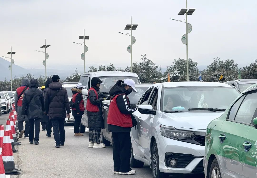 玉龙雪山景区：春节全方位服务“不打烊”，确保游客舒心畅游3.jpg