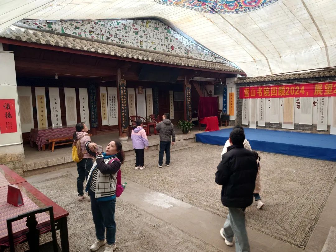 春节假日，游客在丽江古城尽享文化院落游5.jpg