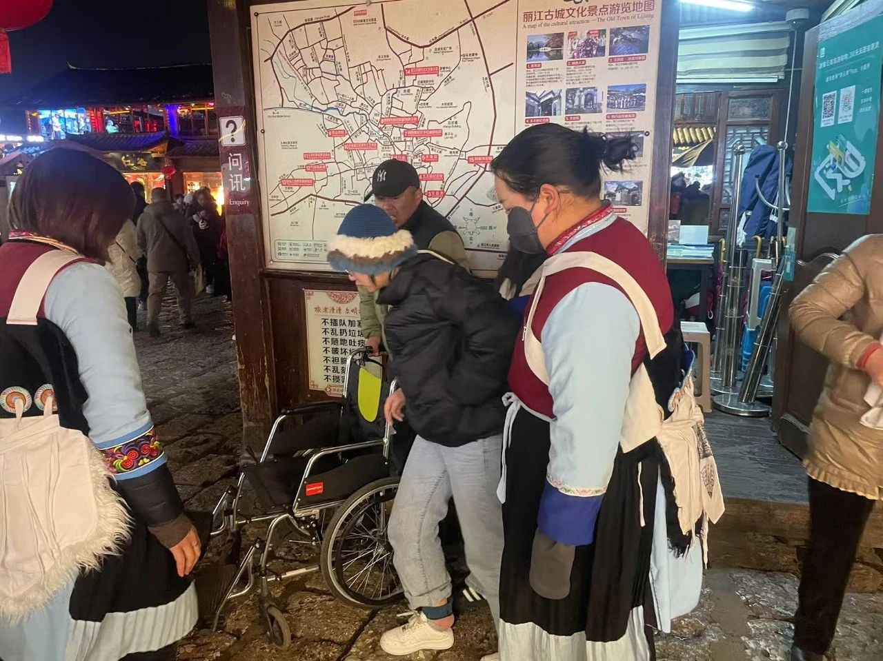 游客一句“谢谢”就是最大的满足！春节里的丽江古城暖心故事5.jpg